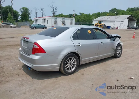 2012 Ford Fusion S z USA, uszkodzony, nr VIN 3FAHP0GA8CR429975